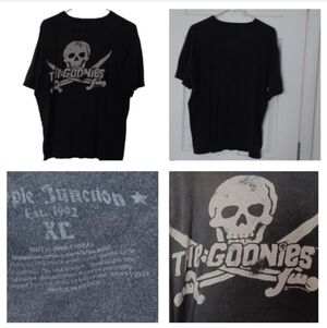 💙🌺Black Graphic Tee with Skull Design The Goonies